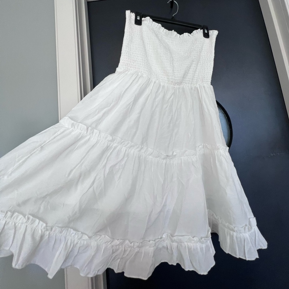 Elegant White Strapless Mini Dress - Picture 3 of 4